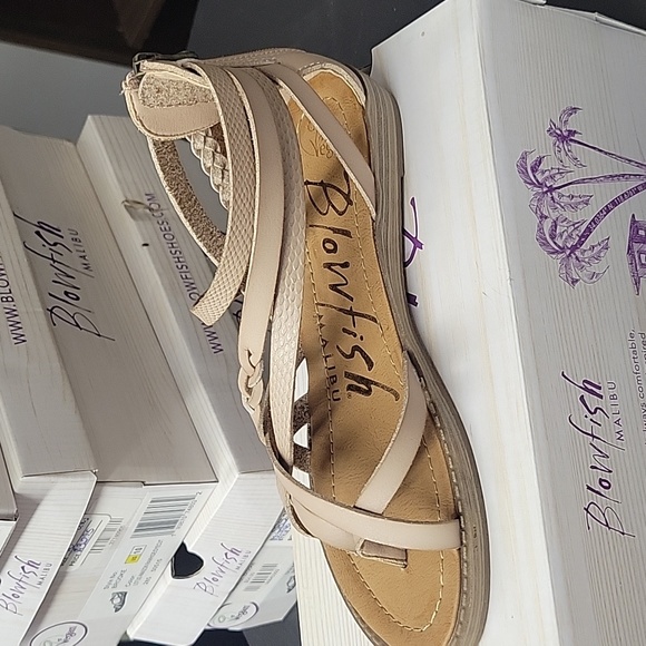 NEW BLOWFISH brooke sandal in lotus - Picture 4 of 5